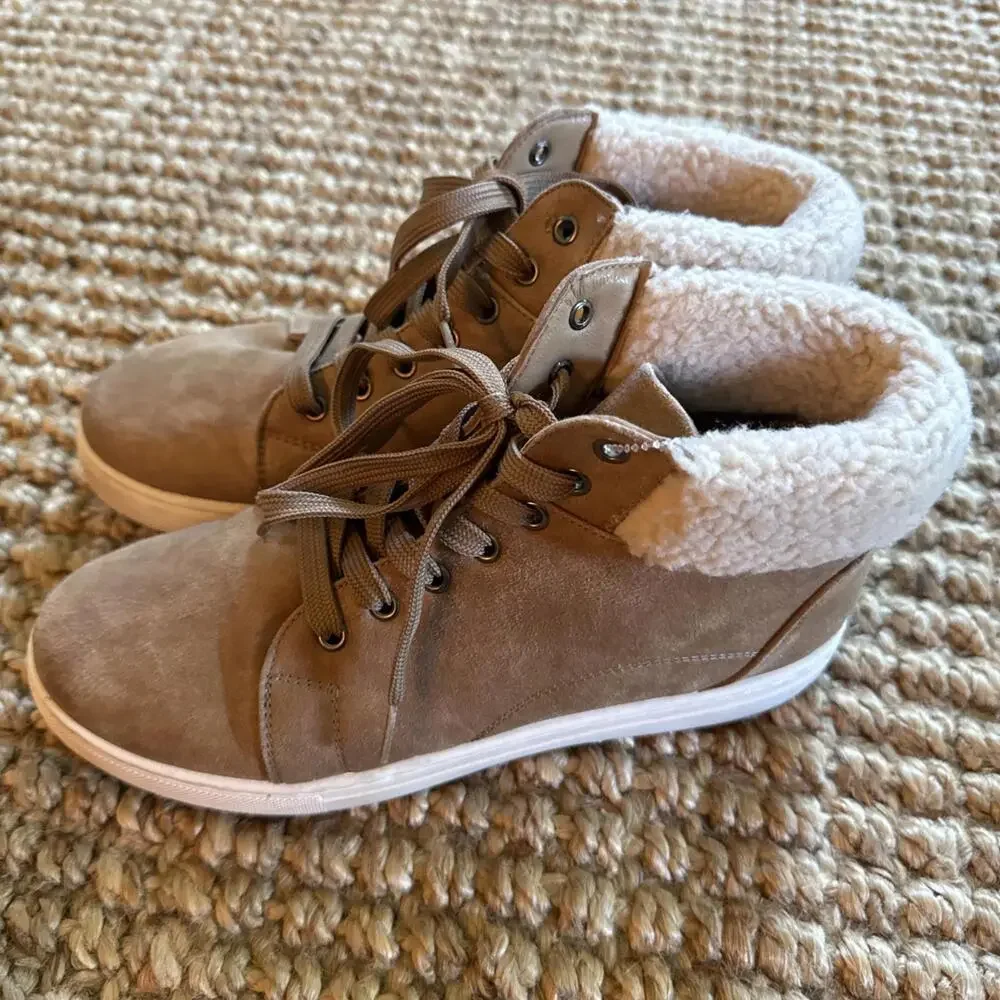 White Mountain women’s Boots Brown.‎   B2